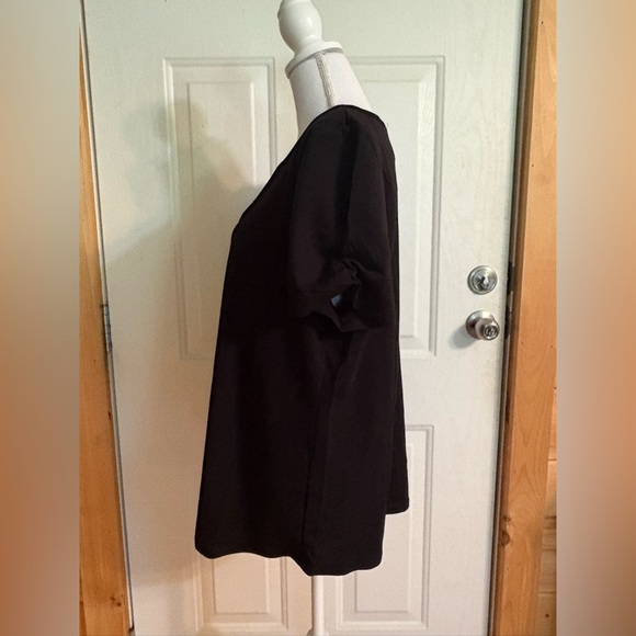 Nel + Lo Black and Gold Cut Out Blouse with Flowing Fabric size 2X - Picture 4 of 14